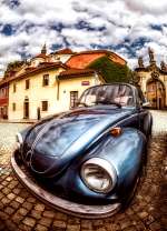 Старинный автомобиль на улице Праги