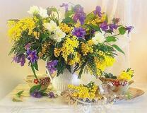 Без бренда «Букет из мимозы и колокольчиков в вазе» в Тюмени